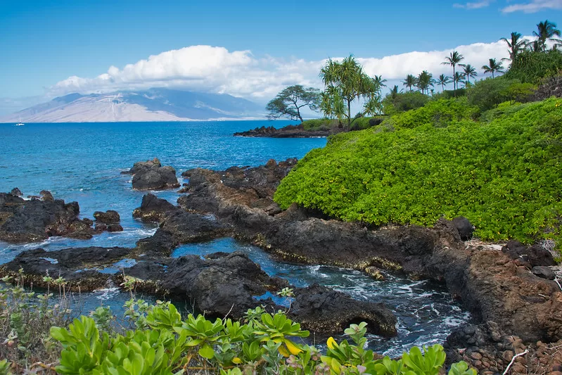 A quick look at a part of the coastline along the Wailea walking path.

The West Maui mountains are in the background.

